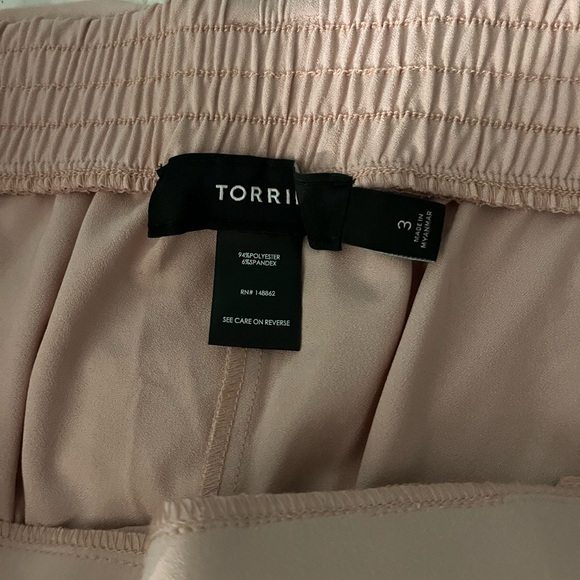 PINK TORRID CROPPED PANTS NWOT SIZE 3 - Picture 4 of 5